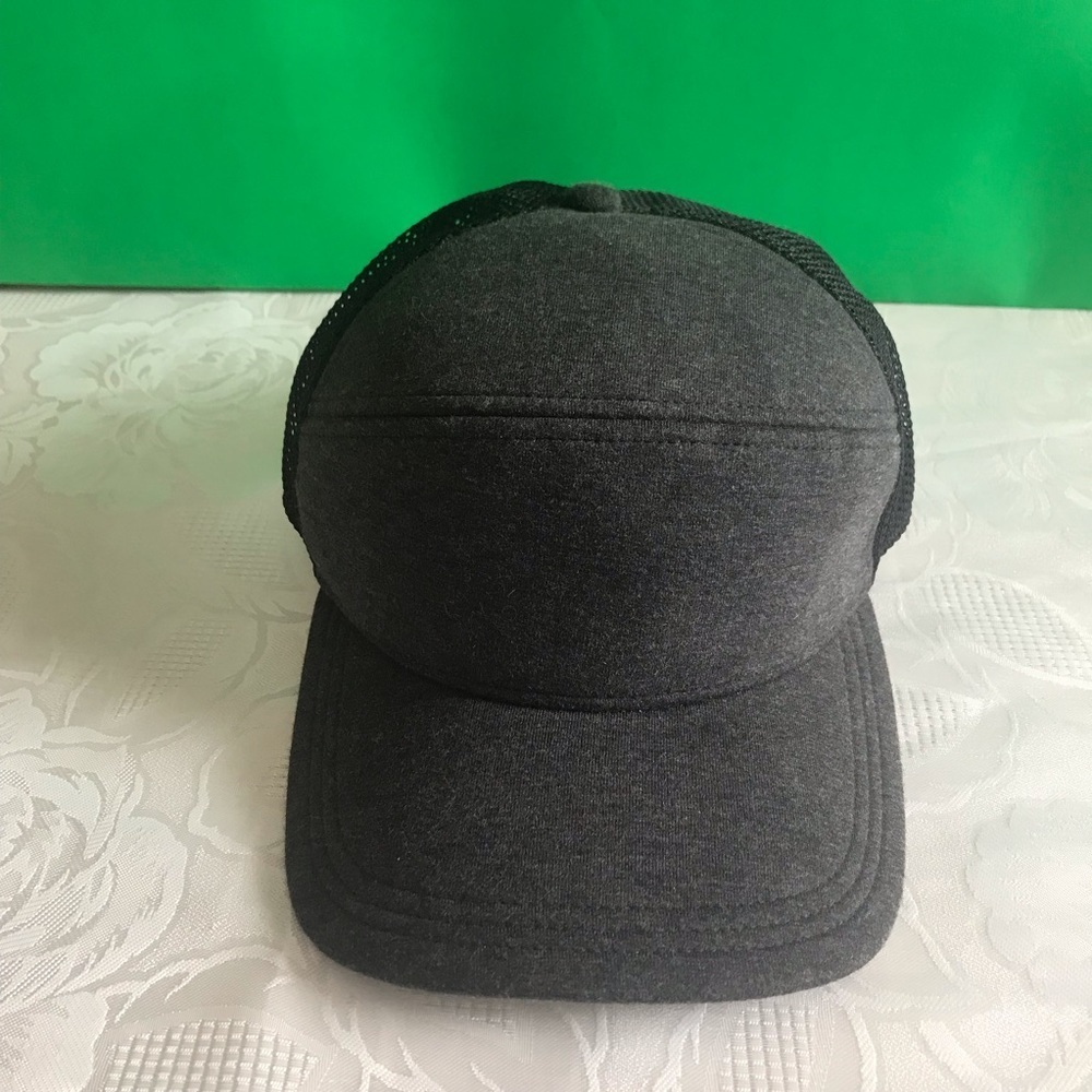 Lululemon Men’s Ball Cap Grey/Black Mesh